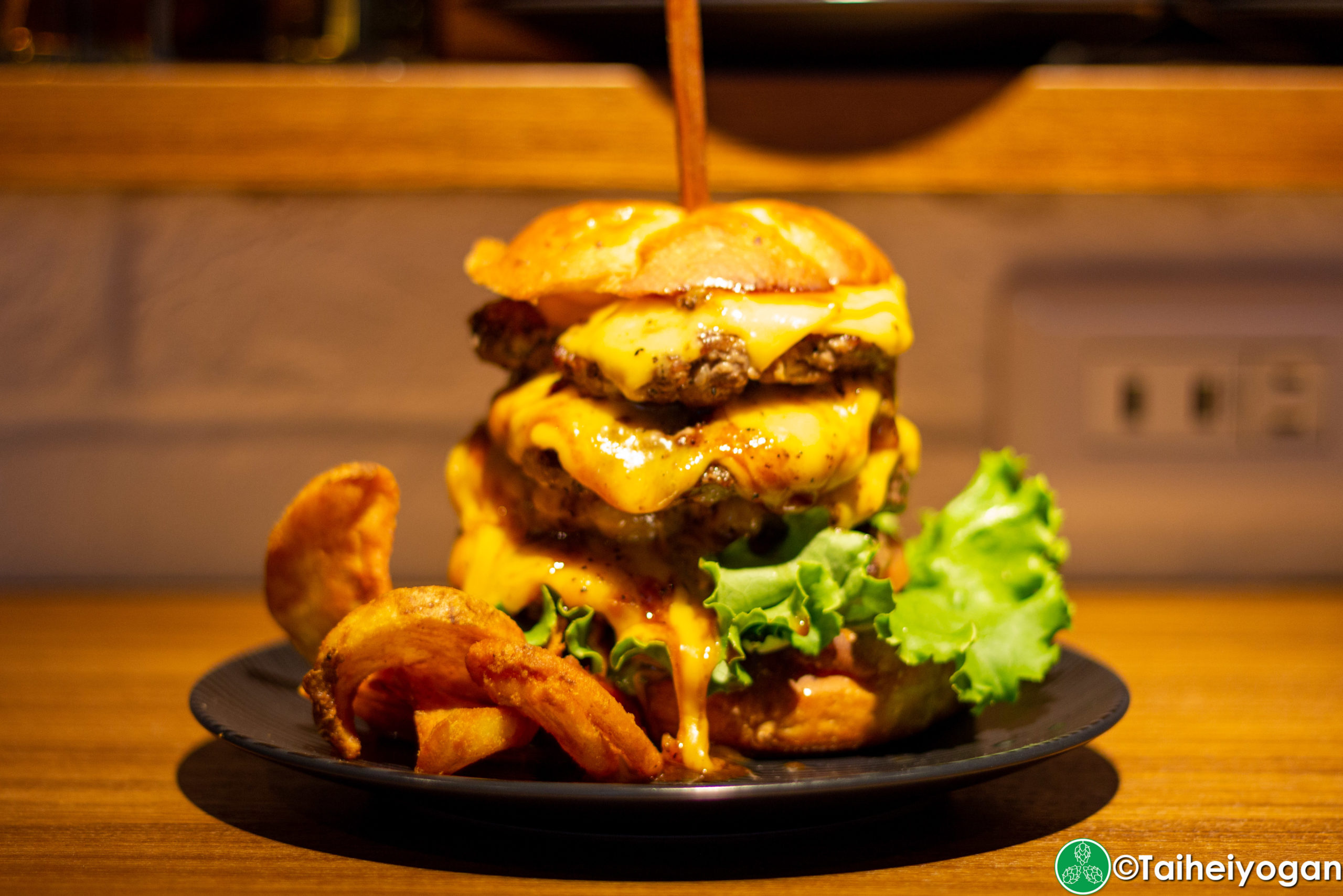 Tokyo Aleworks Station Taproom Yurakucho (TASTY) - Menu - 1ポンドパティチーズバーガー・1 Pound Patty Cheeseburger