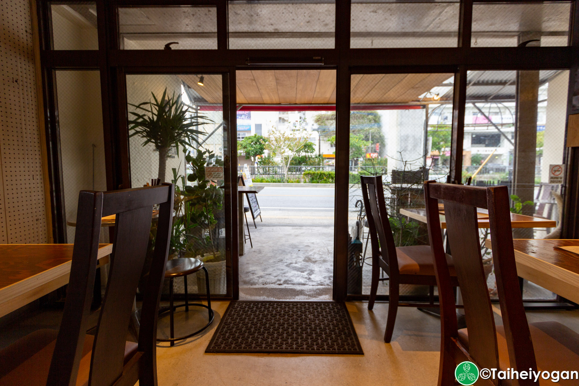 コザ麦酒工房・Koza Brewing Okinawa (那覇久茂地店・Shuri Kumoji) - Interior - Exit