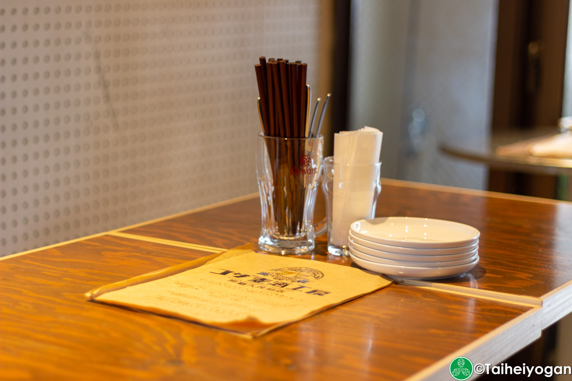 コザ麦酒工房・Koza Brewing Okinawa (那覇久茂地店・Shuri Kumoji) - Interior - Place Setting