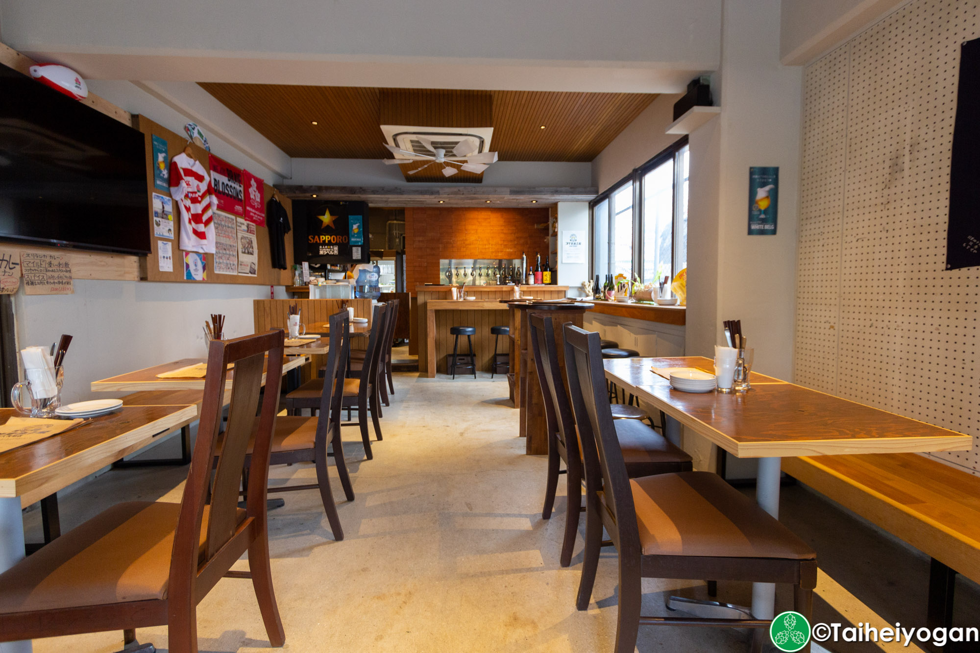 コザ麦酒工房・Koza Brewing Okinawa (那覇久茂地店・Shuri Kumoji) - Interior - Table Seating