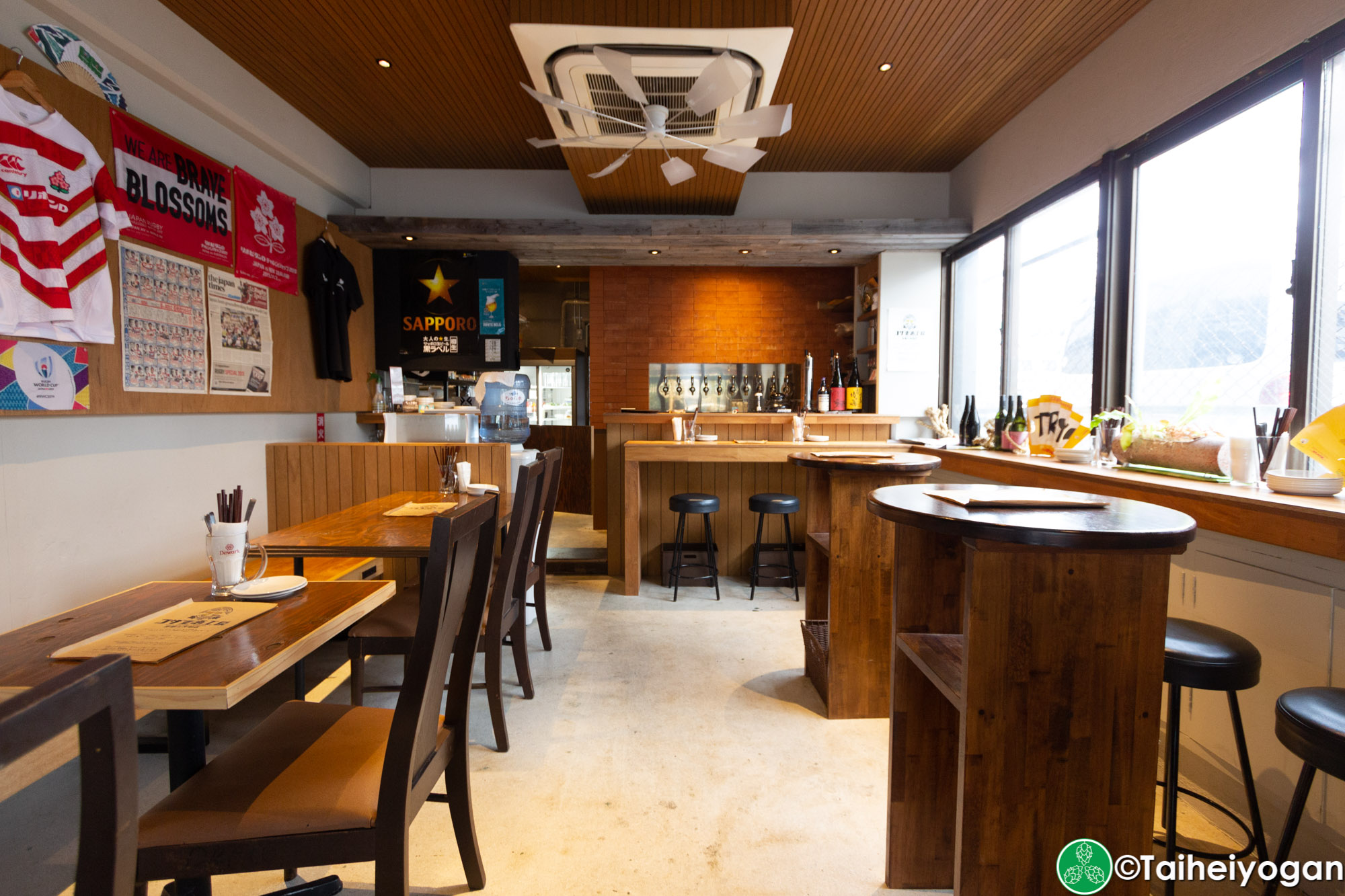 コザ麦酒工房・Koza Brewing Okinawa (那覇久茂地店・Shuri Kumoji) - Interior - Table Seating