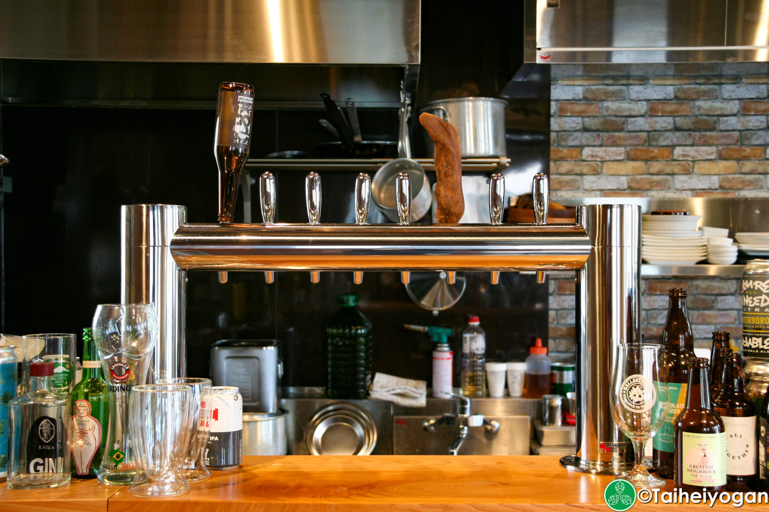 Craft Hop Stand - Interior - Craft Beer Taps