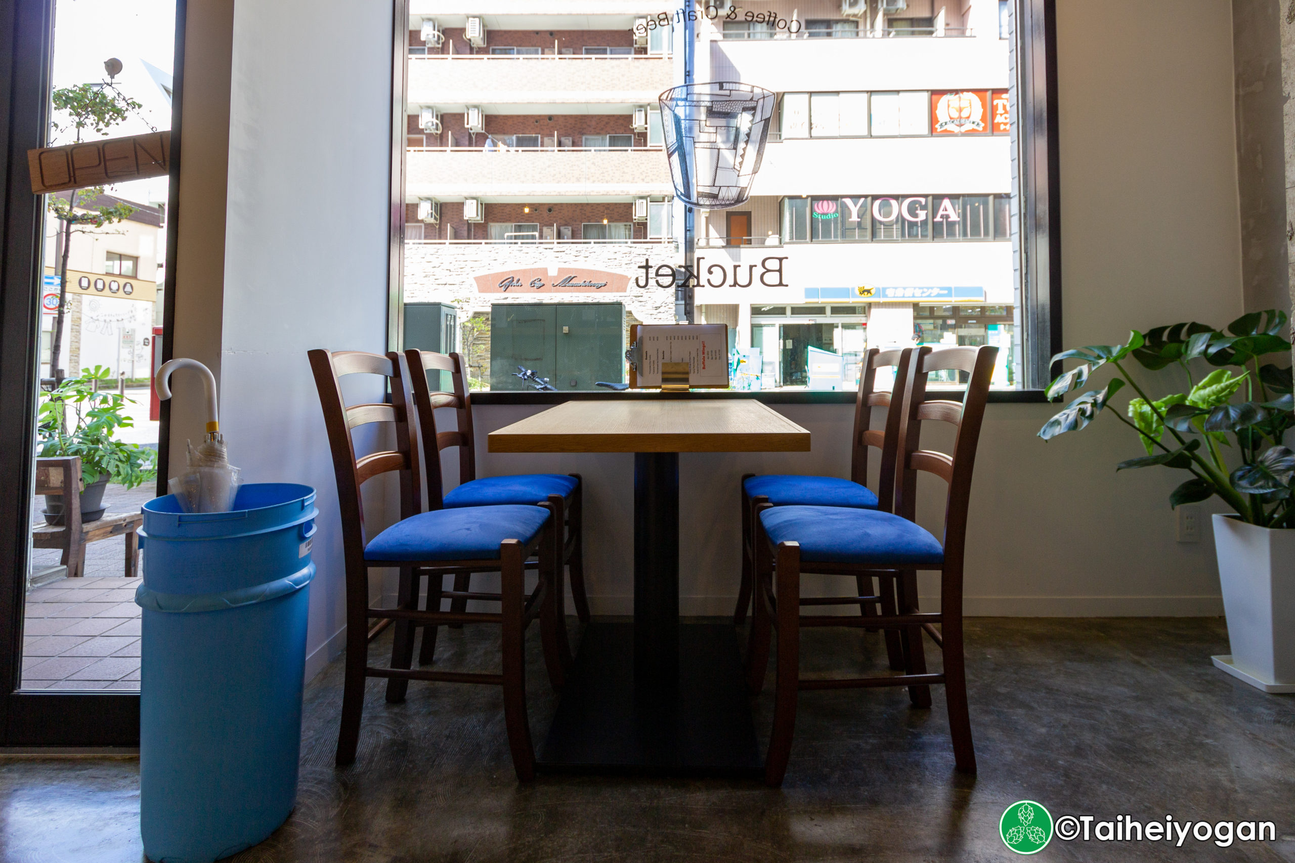 Bucket - Interior - Table Seating