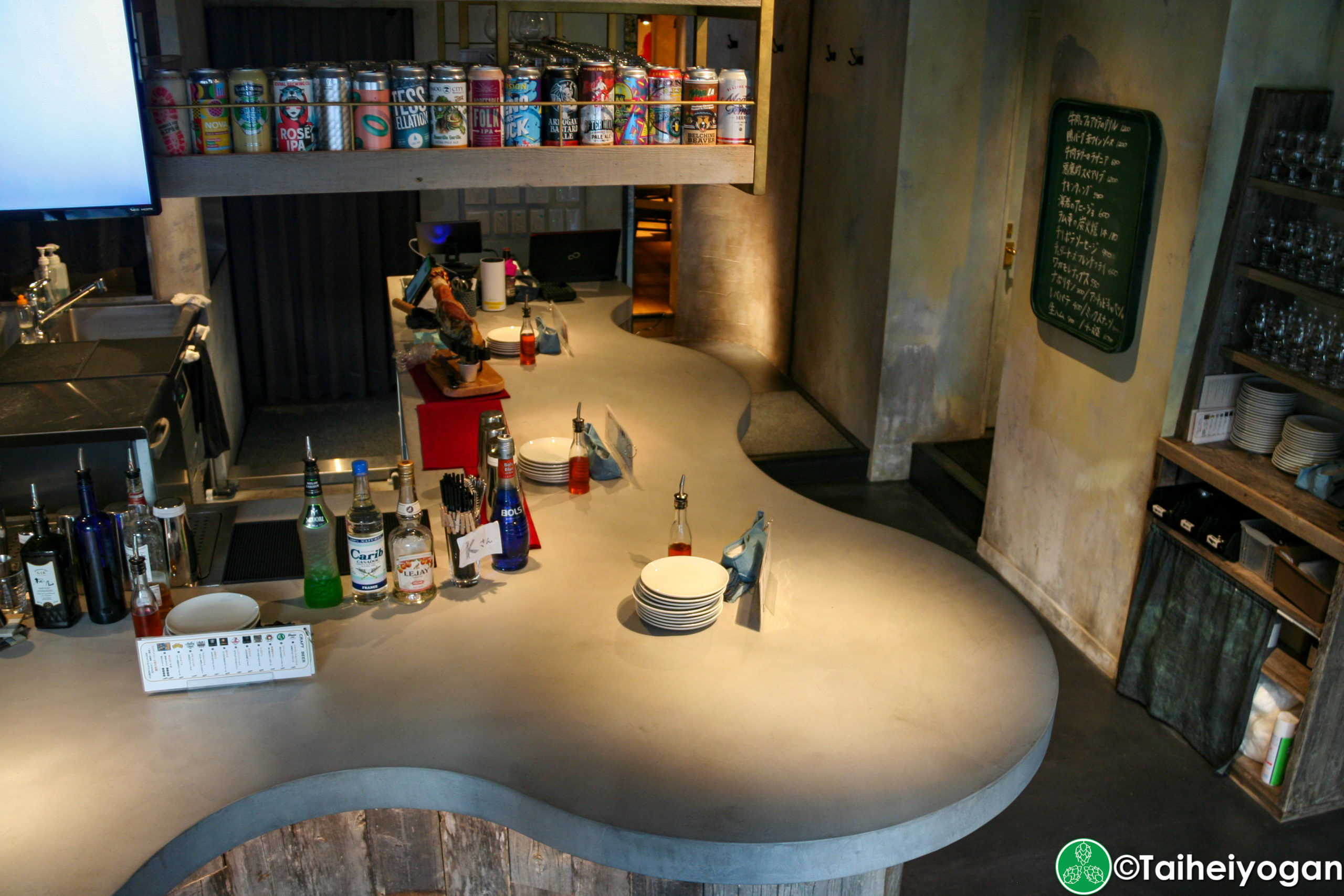 DRAスタンド・Drastand - Interior - Counter Standing Area