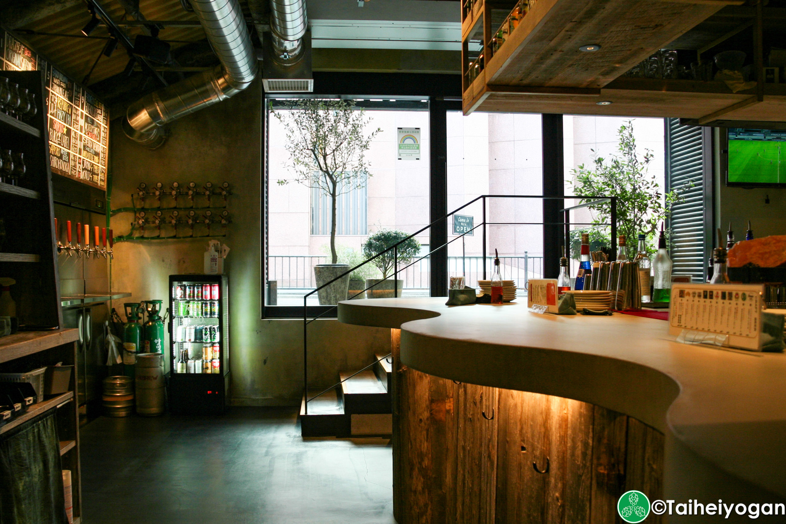 DRAスタンド・Drastand - Interior - Counter Standing Area