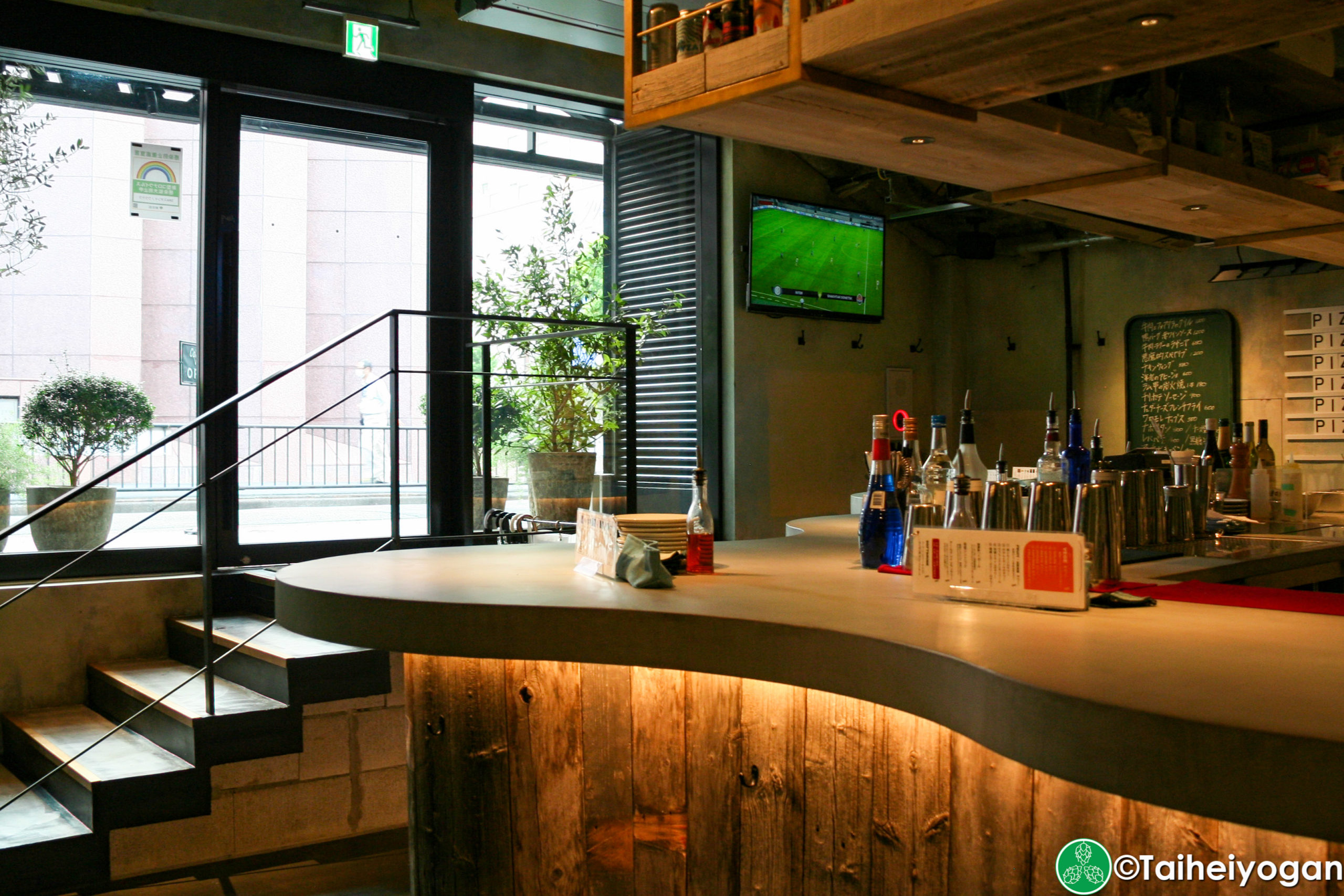 DRAスタンド・Drastand - Interior - Counter Standing Area