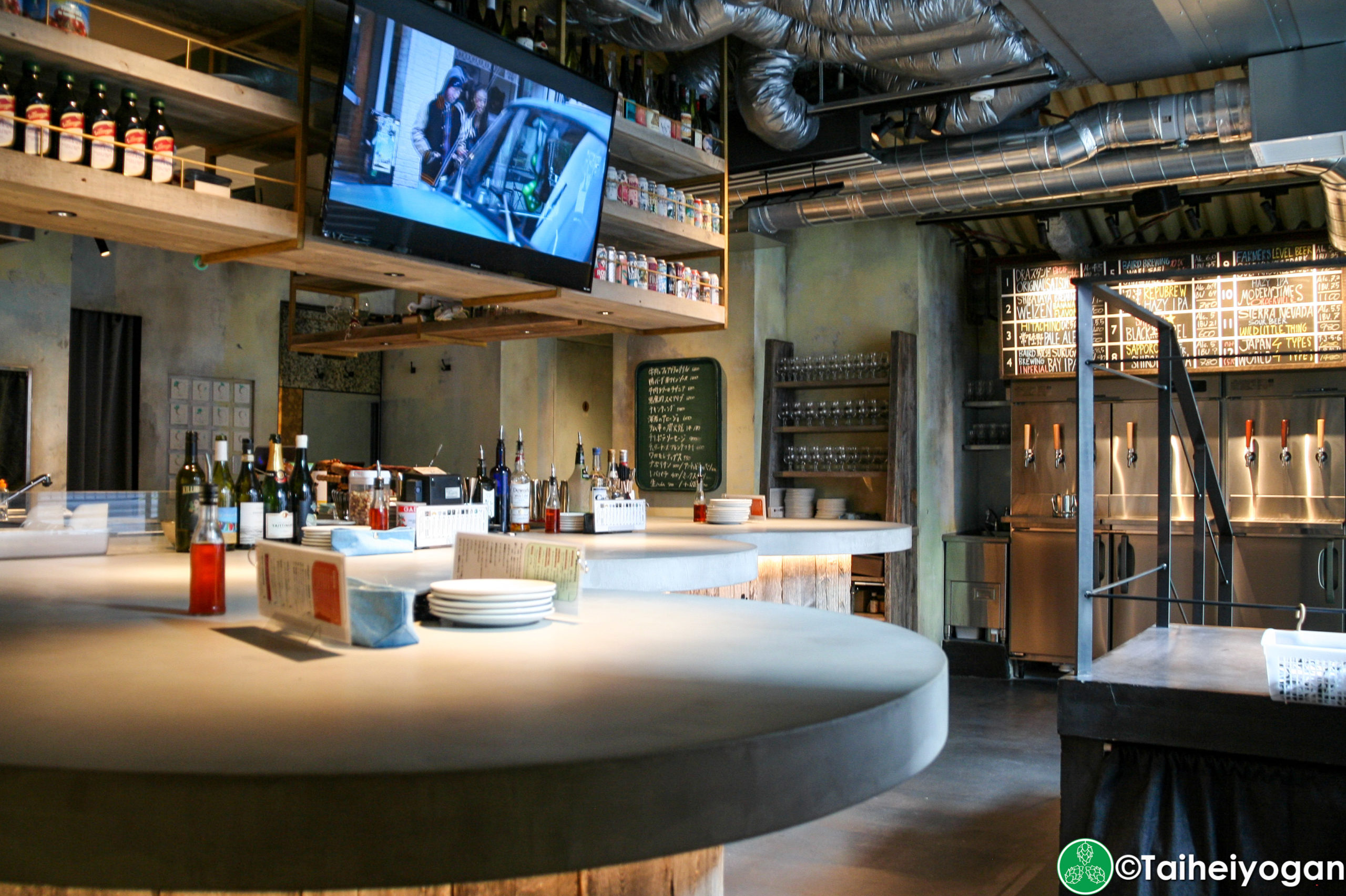 DRAスタンド・Drastand - Interior - Counter Standing Area