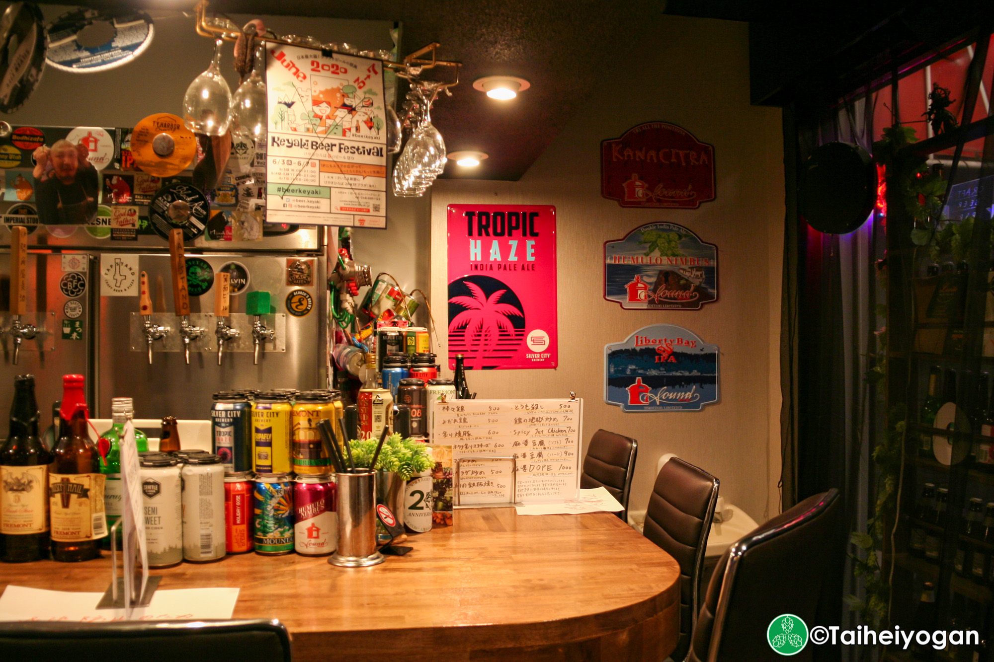 Beer Glass Hopper - Interior - Bar Counter Seating