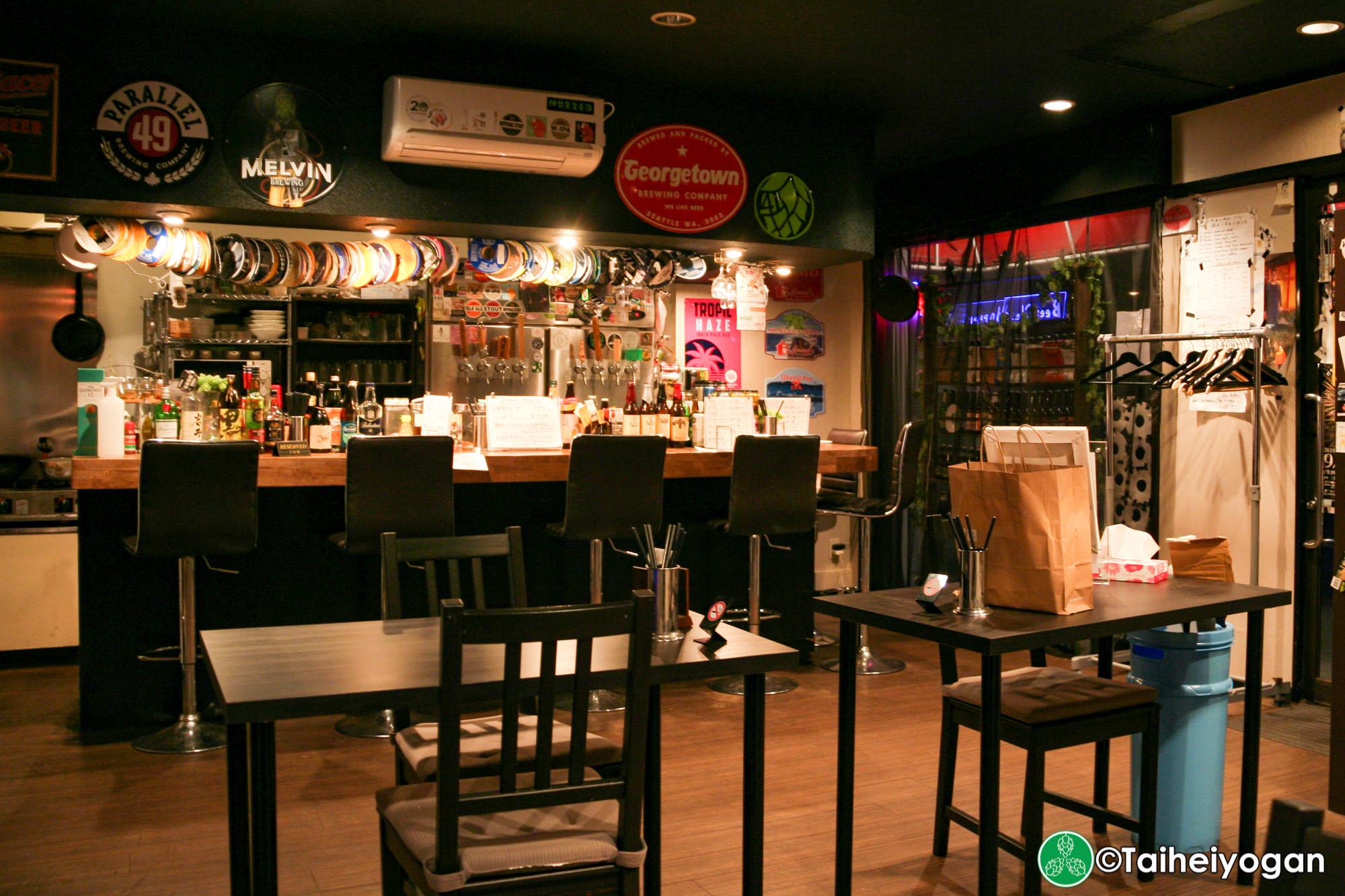 Beer Glass Hopper - Interior - Table Seating