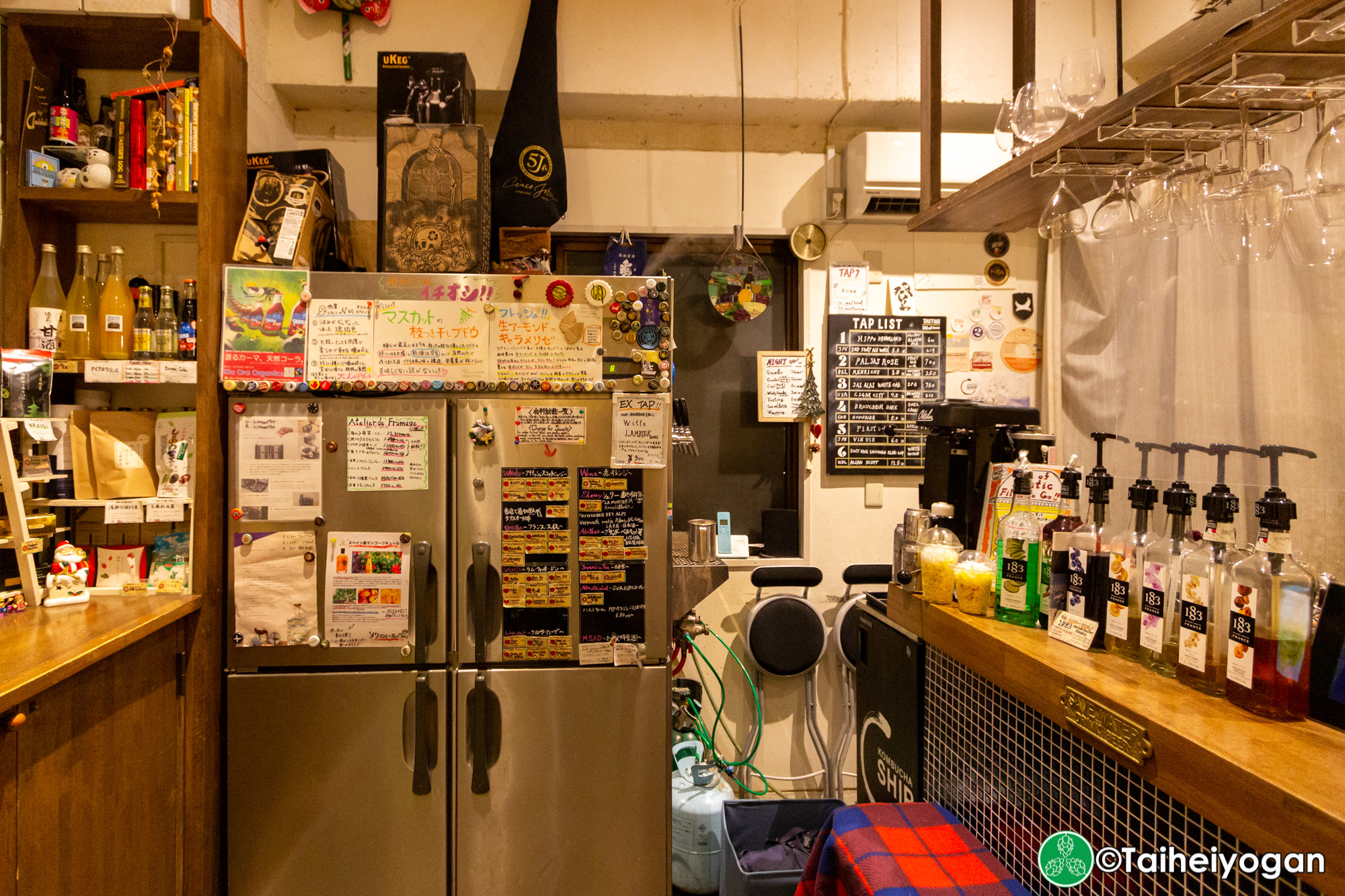 Liquor Shop NIGHT OWL - Interior - Craft Beer Taps