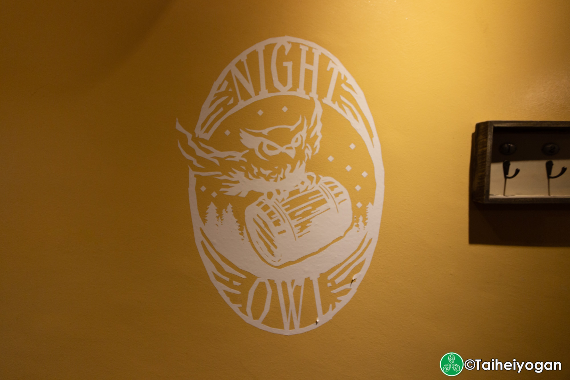 Liquor Shop NIGHT OWL - Interior - Logo