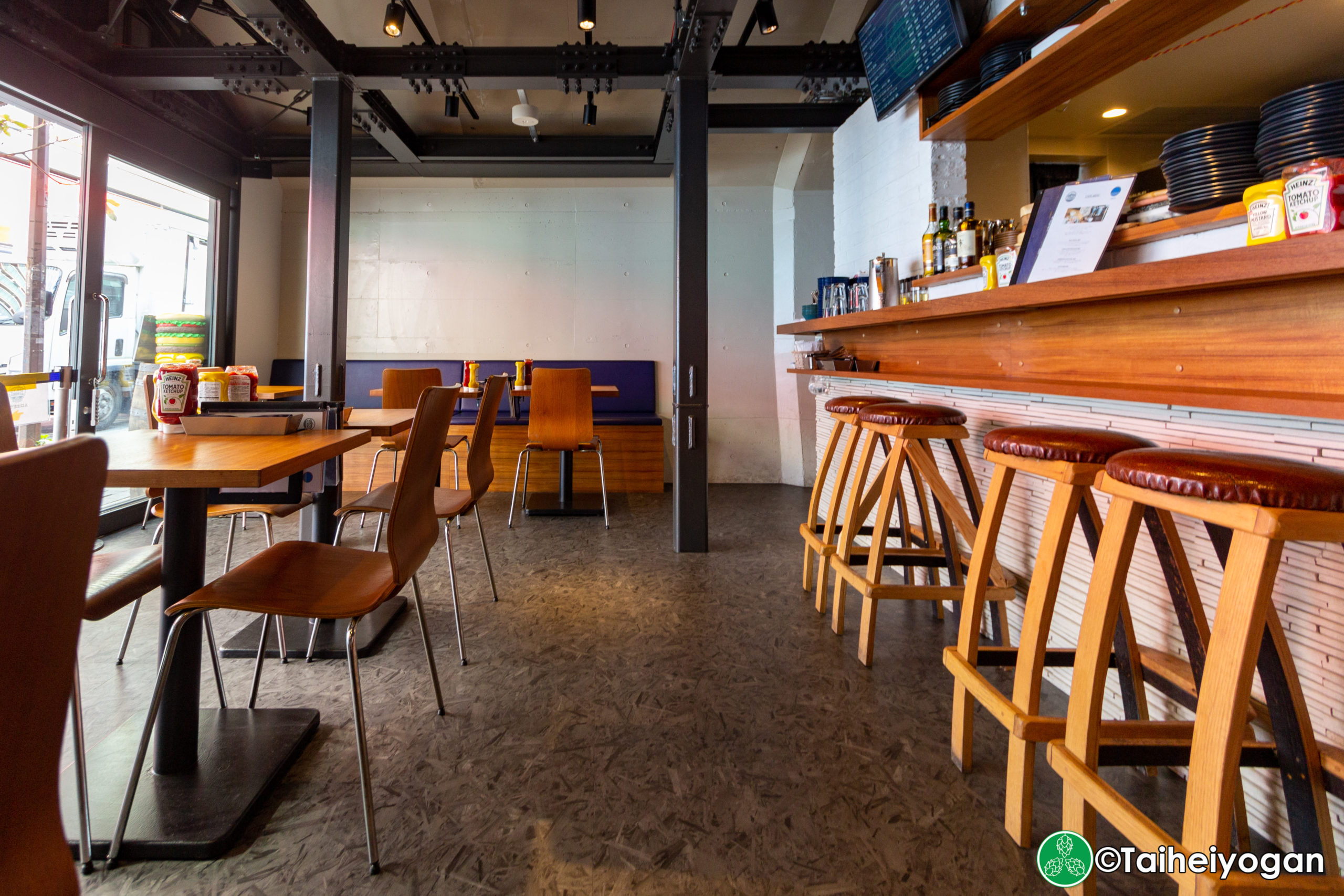 Tokyo Aleworks Station Taproom Yurakucho (TASTY) - Interior - Dining Area - Counter Seating