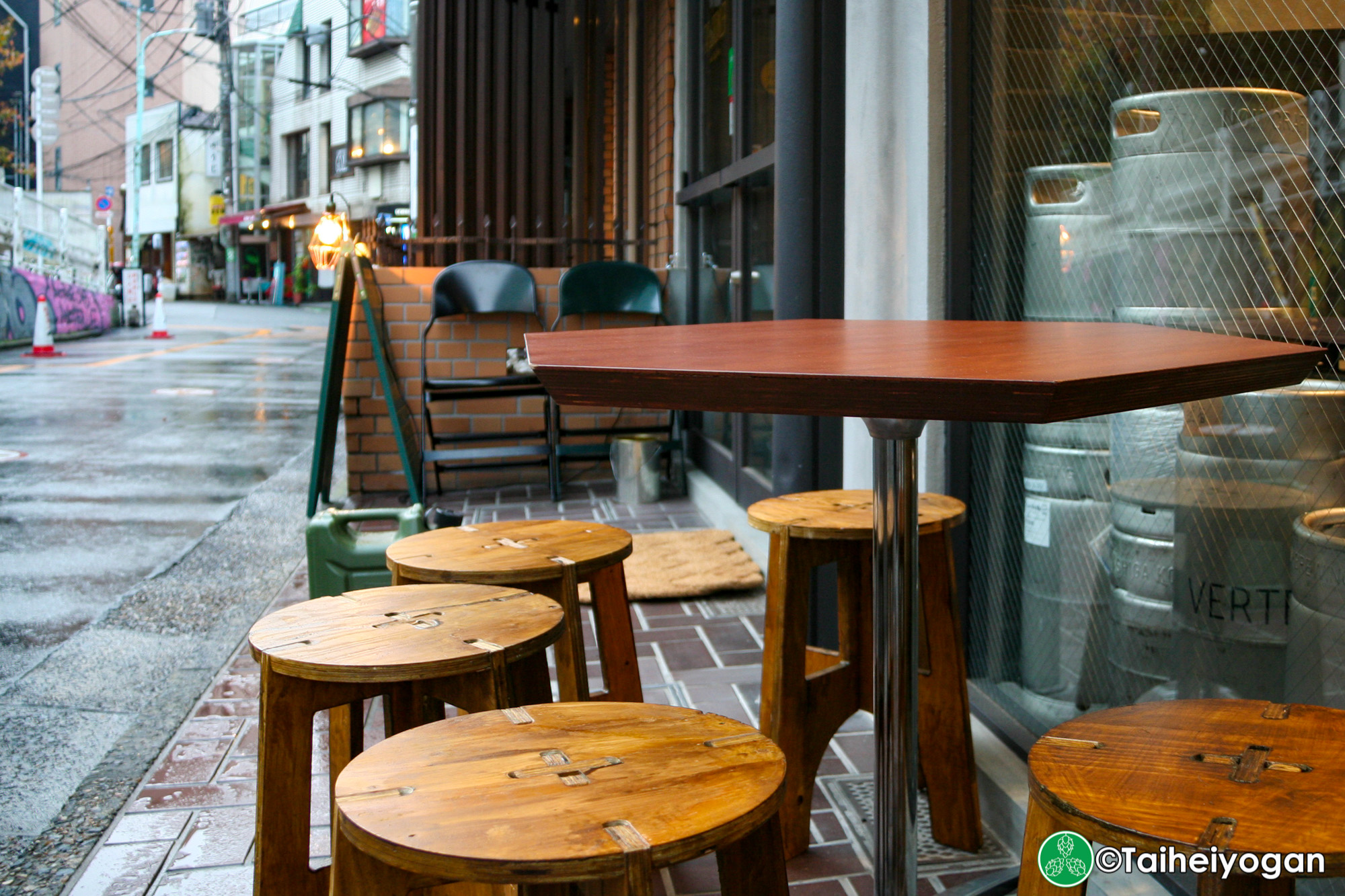 TAP&CROWLER - Outdoor Seating