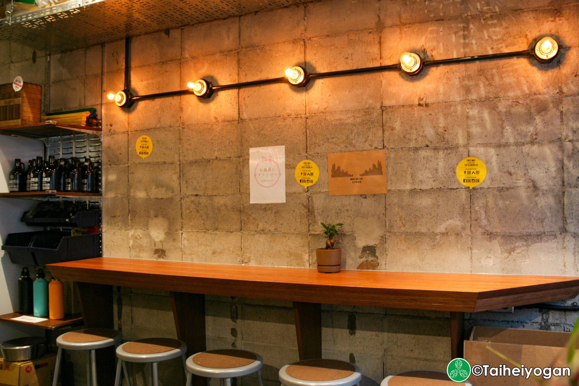 TAP&CROWLER - Interior - Counter Seating