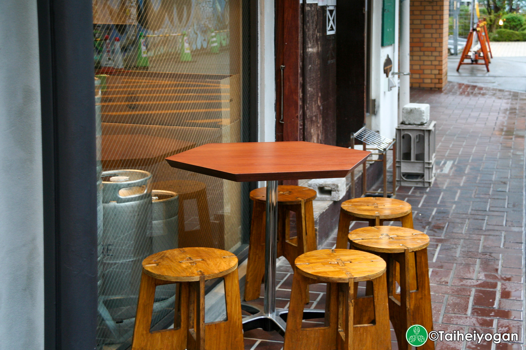 TAP&CROWLER - Outdoor Seating