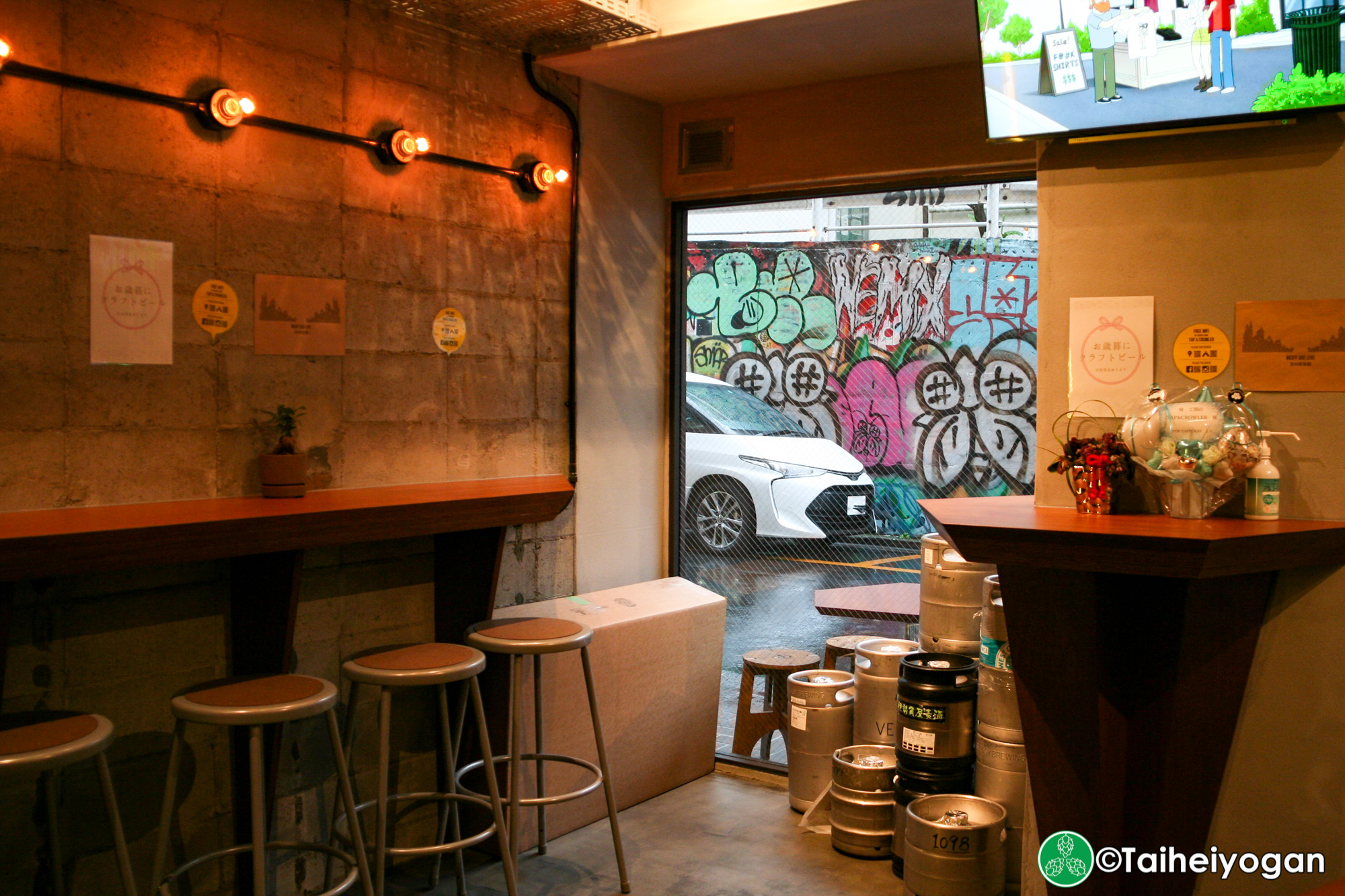 TAP&CROWLER - Interior - Counter Seating