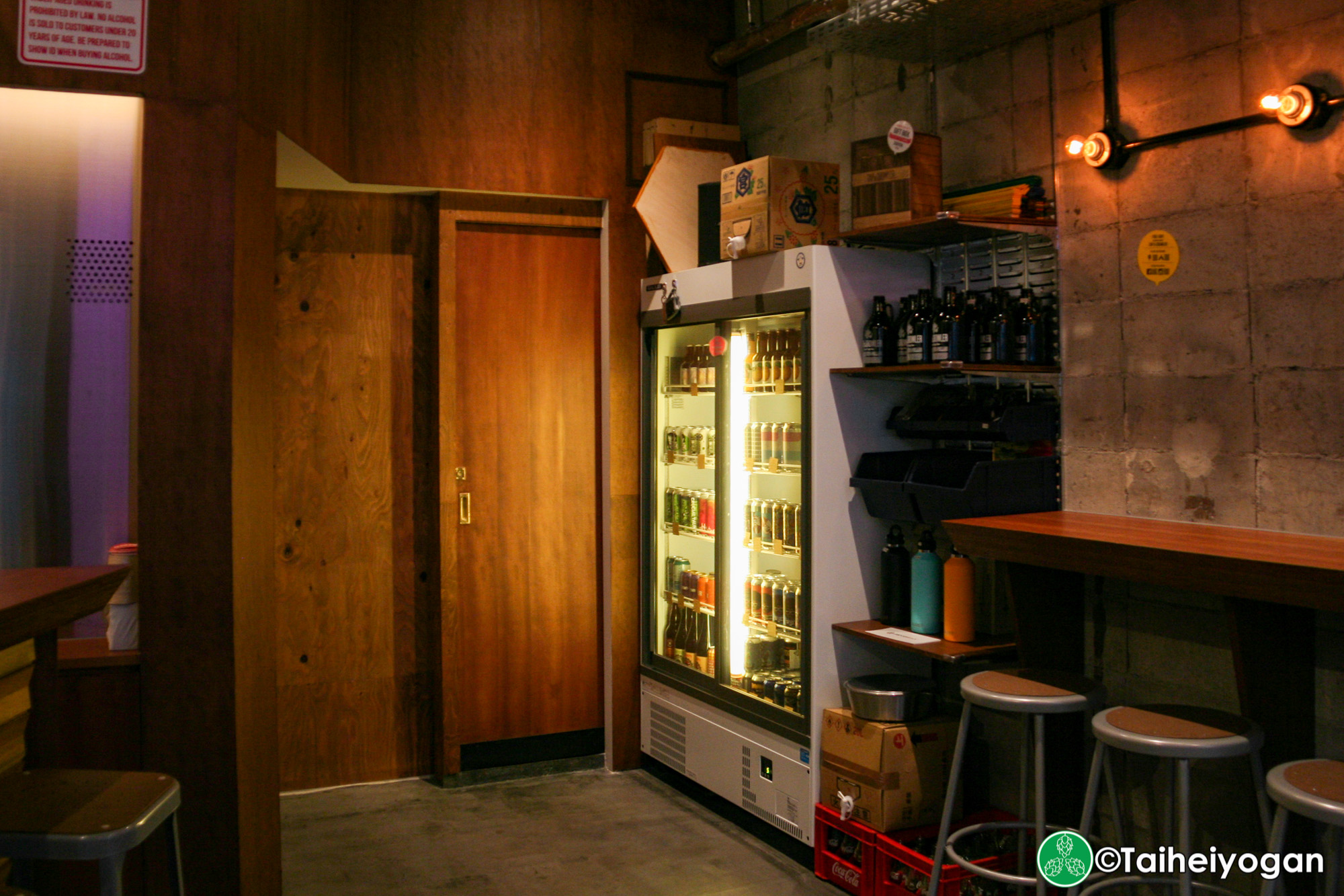 TAP&CROWLER - Interior - Craft Beer Bottle Fridge