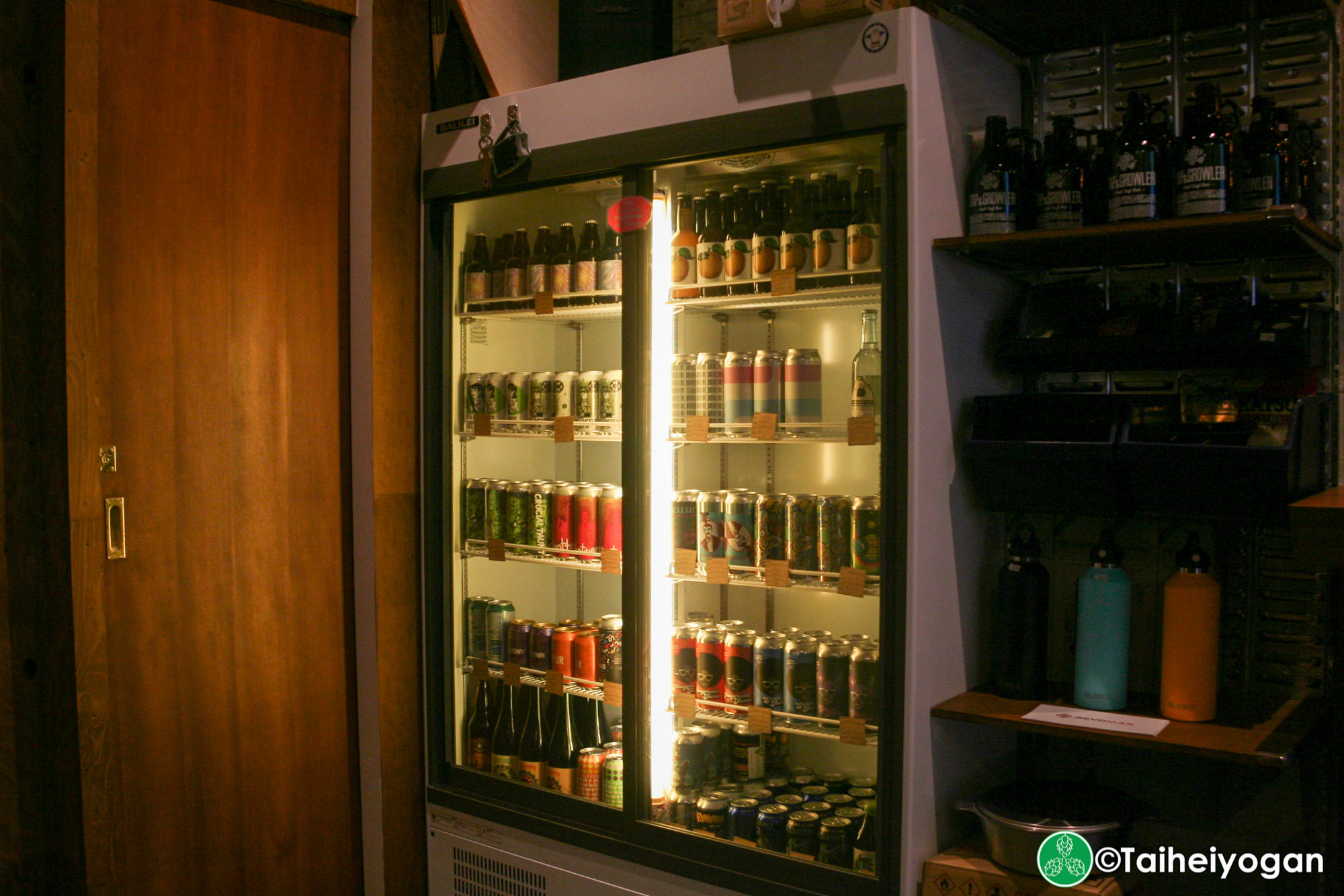 TAP&CROWLER - Interior - Craft Beer Bottle Fridge