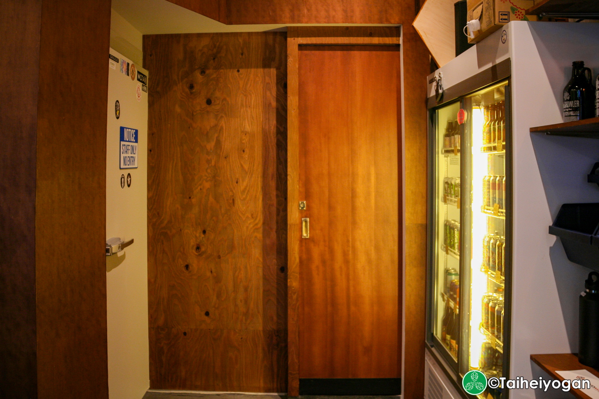 TAP&CROWLER - Interior - Craft Beer Bottle Fridge