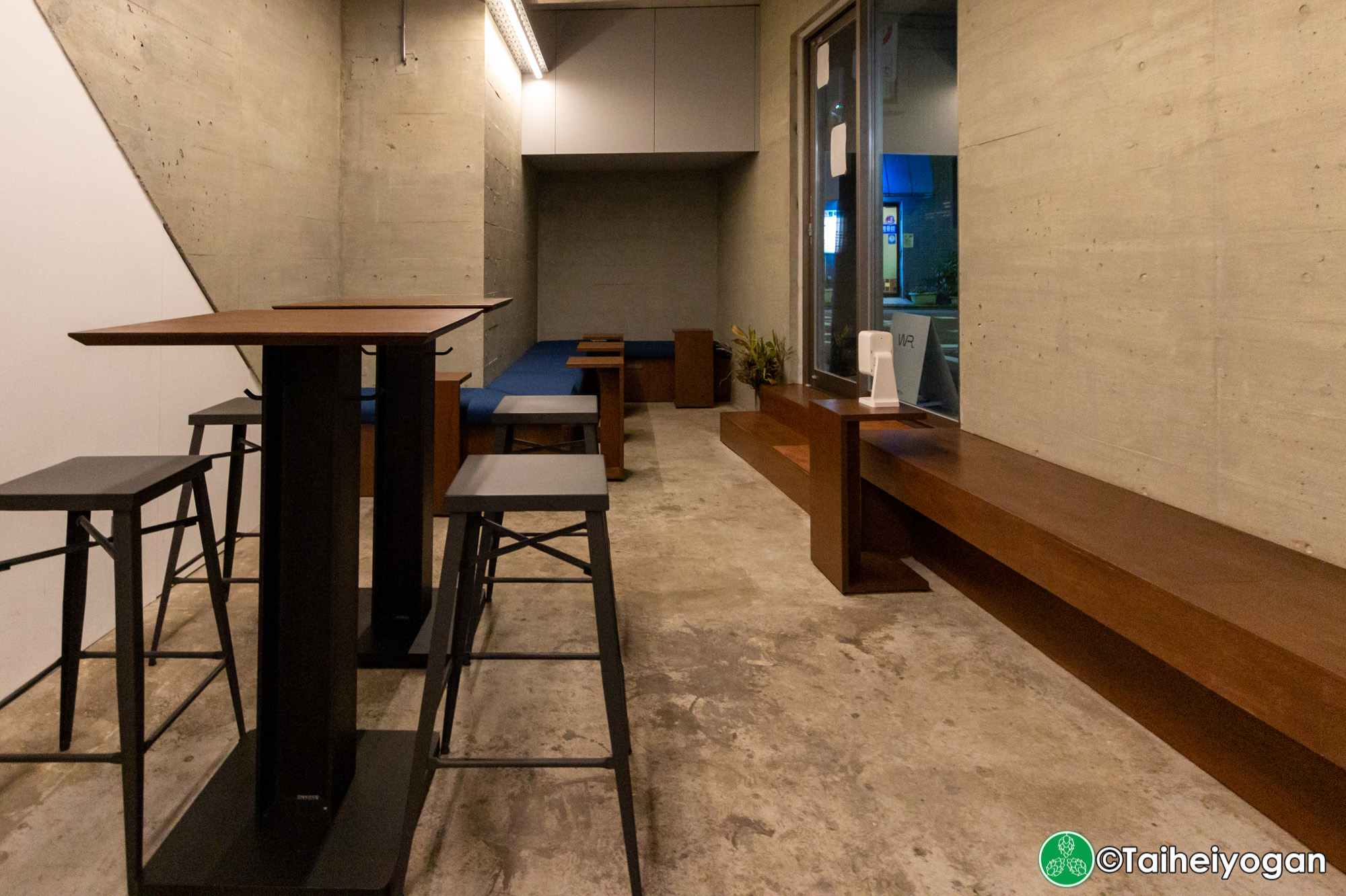 WR. Gakugeidaigaku 学芸大学 - Interior - Bench Seating