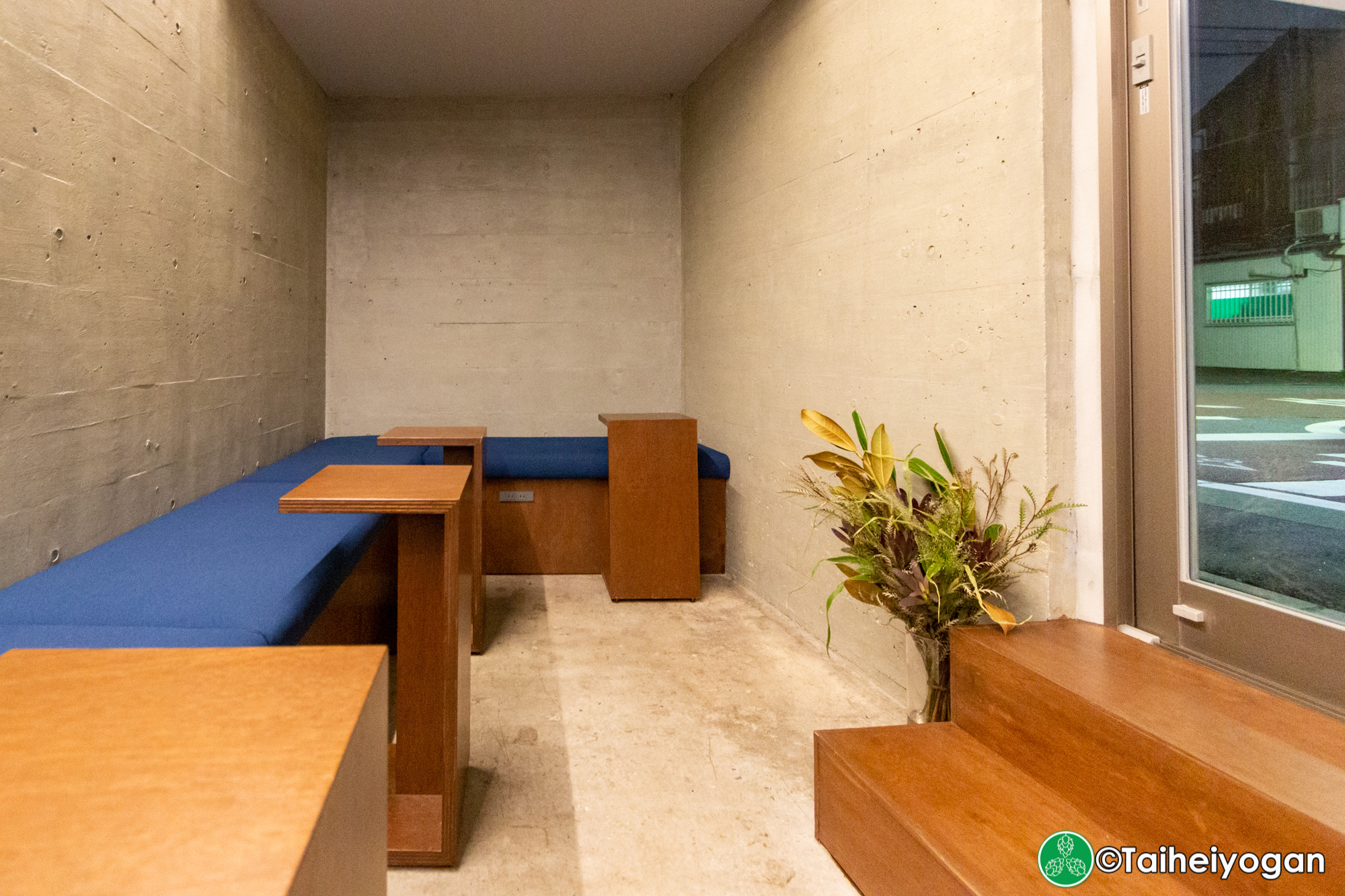 WR. Gakugeidaigaku 学芸大学 - Interior - Bench Seating