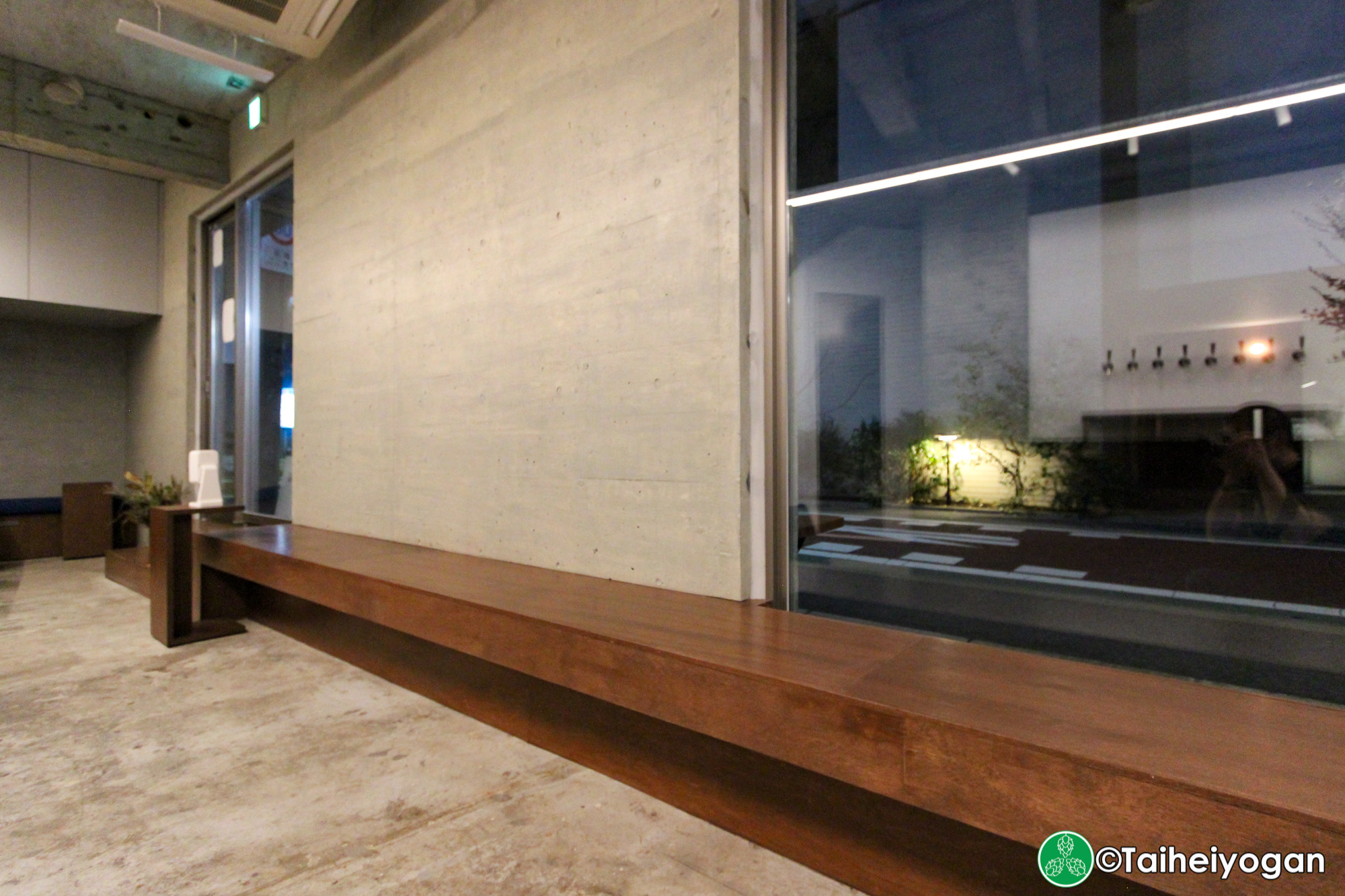 WR. Gakugeidaigaku 学芸大学 - Interior - Bench Seating